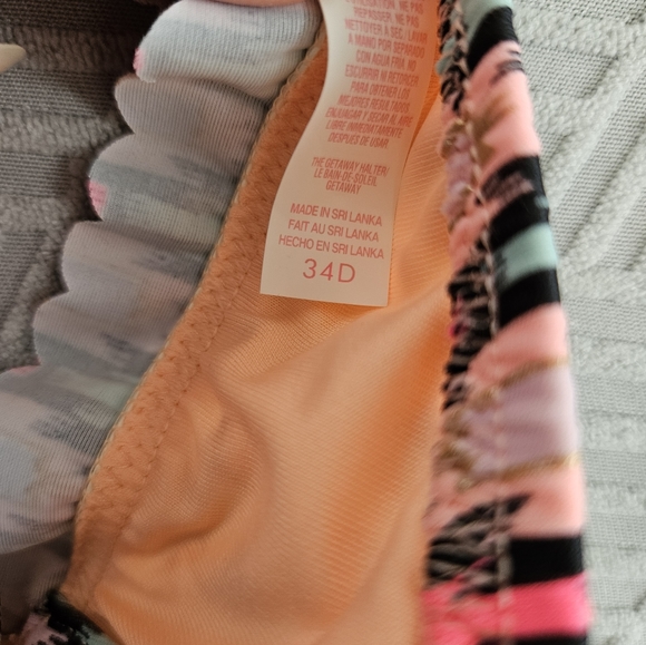 Victoria secret underwire bikini bathing suit top - Picture 9 of 9